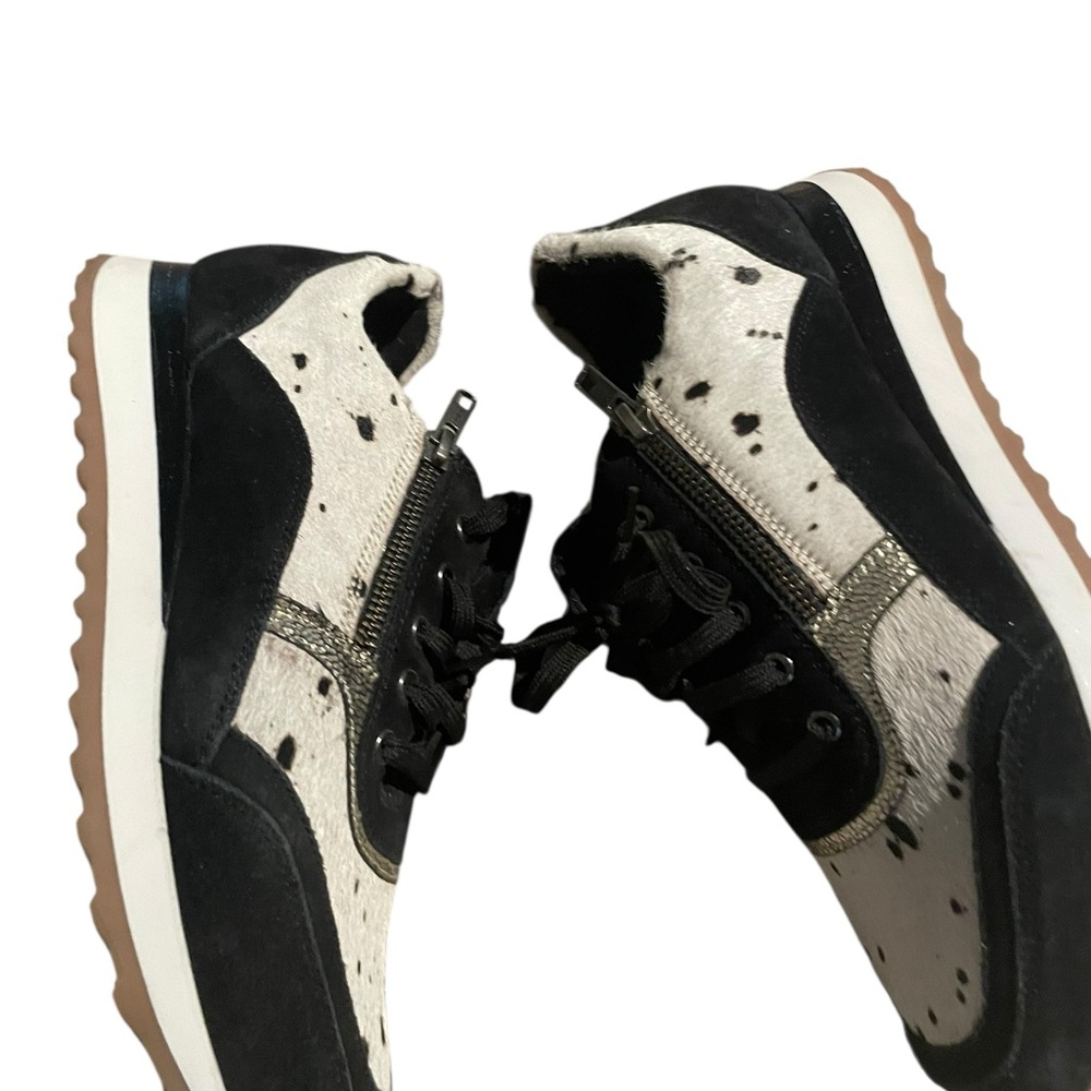 Myra size 10 Stylish Black and White womens Sneakers like new
